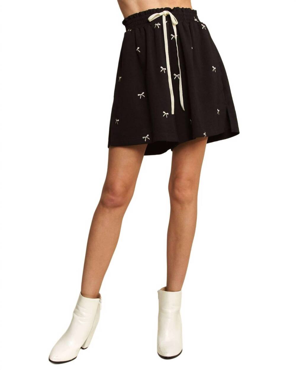 NEW DAVI & DANI ribbon embroidery elastic waistband short in black